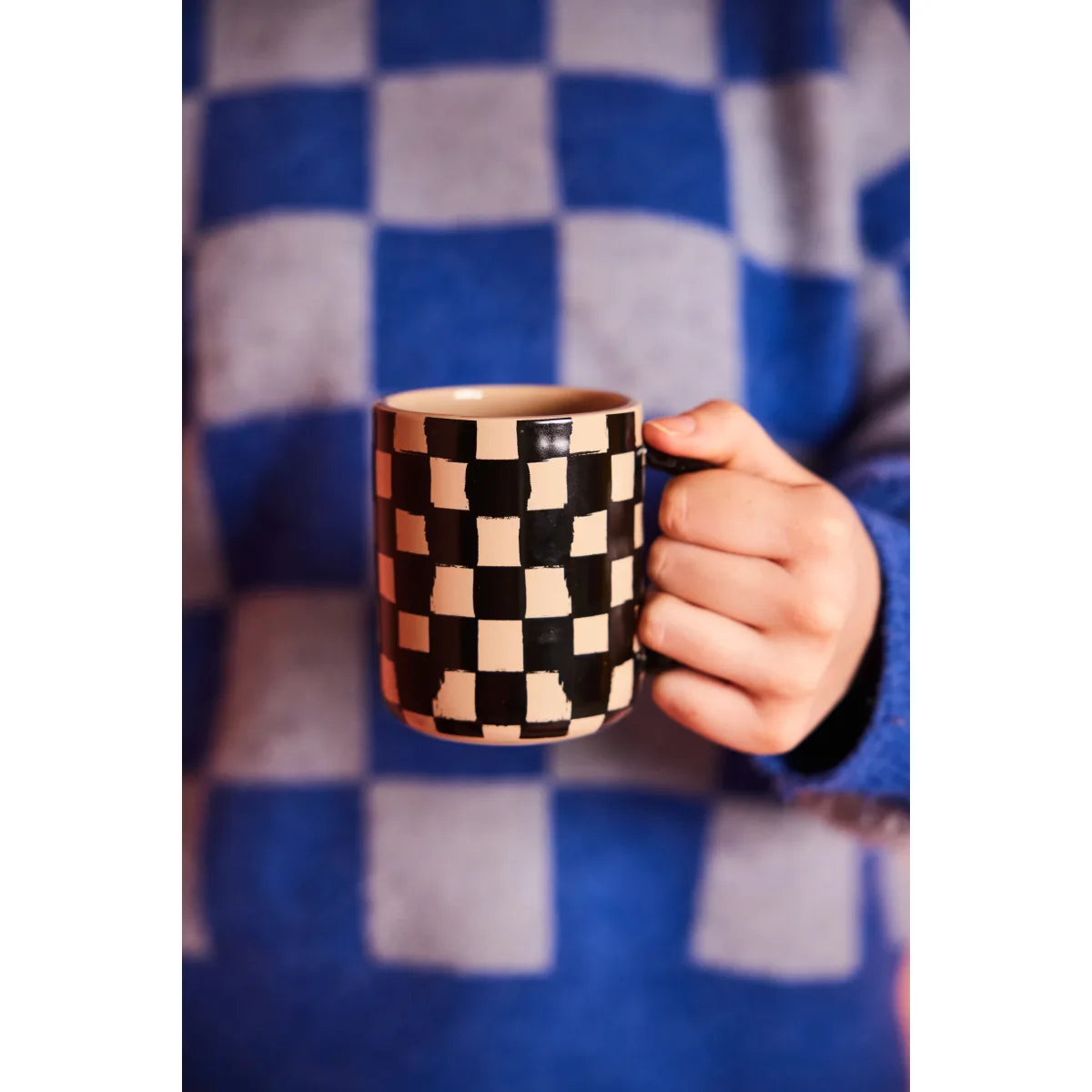 Taza Liz de Cuadros Negro